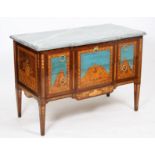 TRES JOLIE ET RARE COMMODE LOUIS XVI SUISSE ITALIENNE Dite "sauteuse", à ressaut [...]