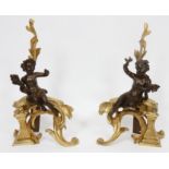 PAIRE DE CHENETS ROCAILLE "AUX PUTTI" XIXè En bronze doré et pâtiné à motifs de [...]