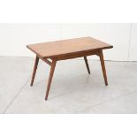 Pierre JEANNERET (1896-1967) Rare table à manger, variante à pieds type "Fuseaux" [...]