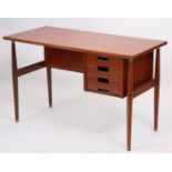 BUREAU "SCHIROLLI" GIO PONTI 1950 En bois et placage, à un caisson latéral ouvrant [...]