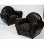 PAIRE DE FAUTEUILS CLUBS NOIRS En peau. ( état d'usage ) Epoque XXème siècle H : [...]