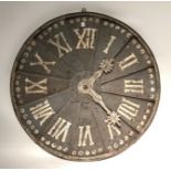 GRANDE HORLOGE MURALE DECORATIVE EN METAL Sans mouvement. Etat d'usage. Fabrication [...]