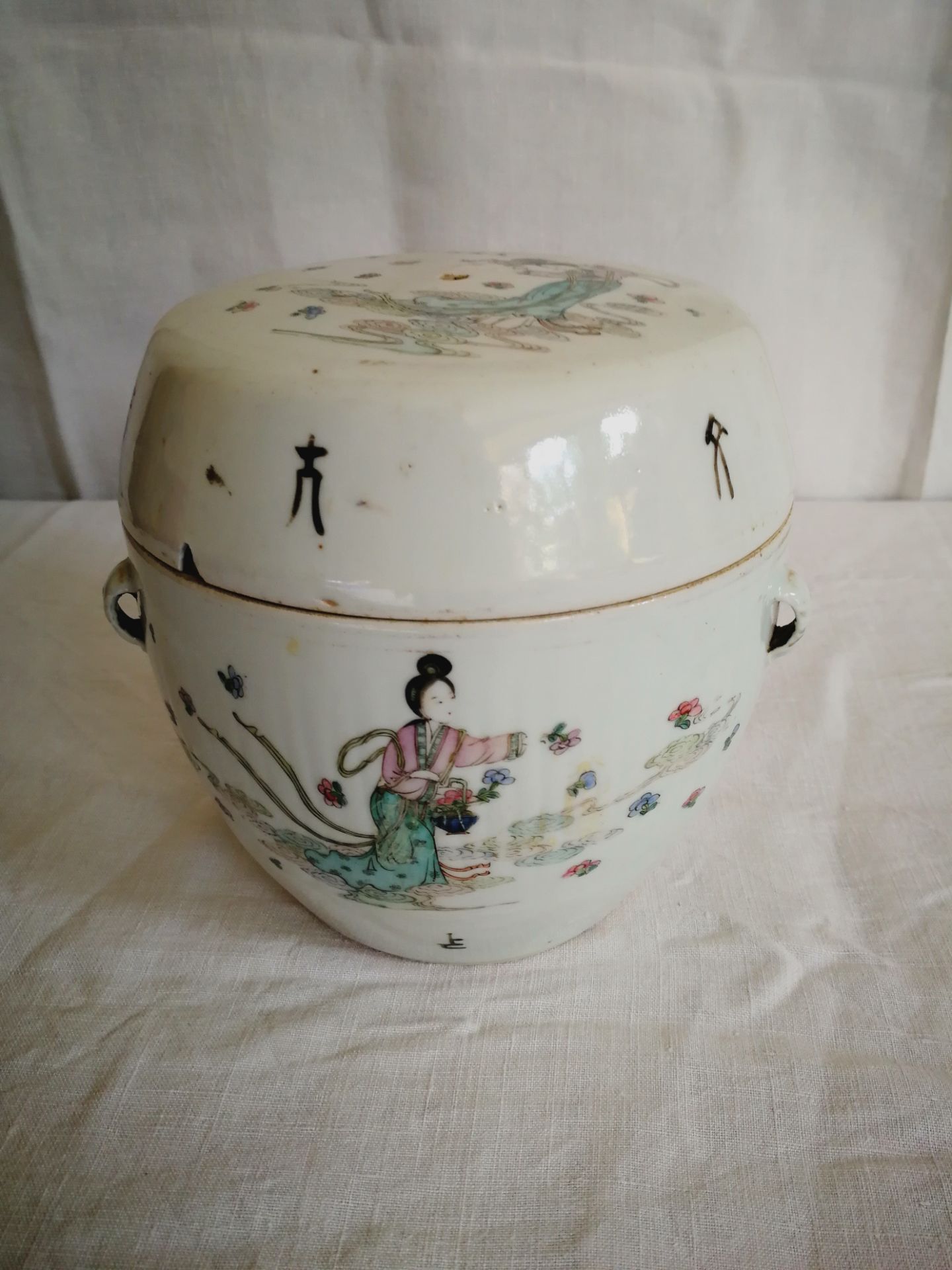 Pot couvert en porcelaine famille rose. Chine. 19 ème siècle.. 16 cm - - Bild 2 aus 6