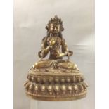 Vajradara assis en dhyanasana sur une base lotiforme paré de joyaux et coiffé d'une [...]