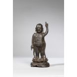 Enfant Buddha figuré debout sur une base d’un lotus épanoui, doigt de la main [...]