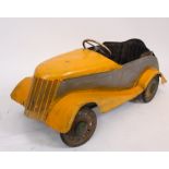 VOITURE A PEDALES EN TOLE JAUNE ET GRISE "MATHIS" "1930" Restaurations d'usage et [...]