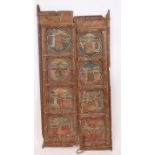 PORTES EN BOIS PEINT INDE En bois sculpté et peint sur une face de motifs à décor [...]