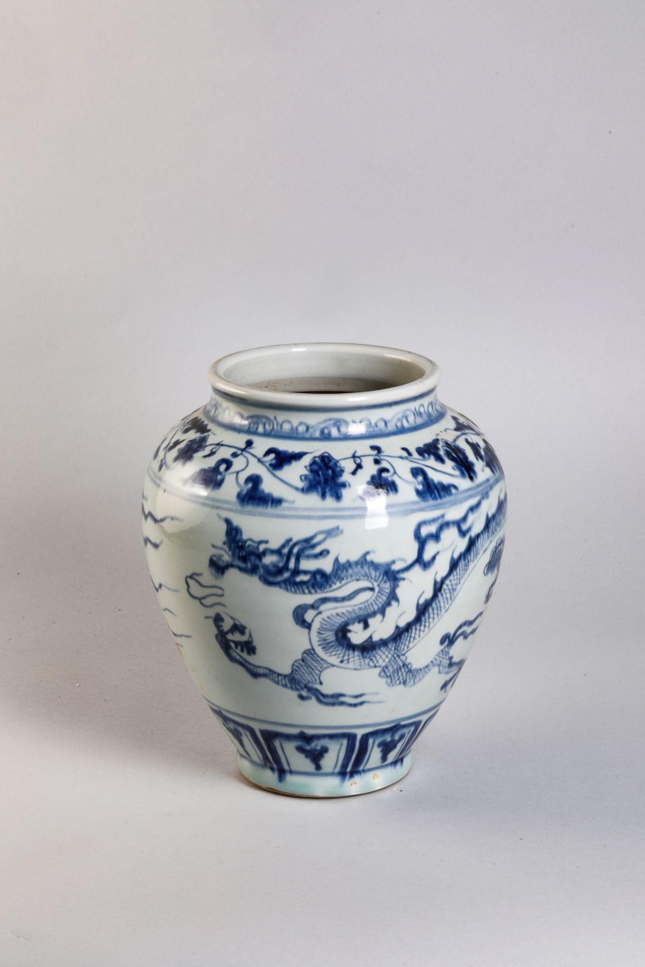 Pot en porcelaine blanche décoré en bleu cobalt sous couverte d'un dragon [...] - Bild 3 aus 5