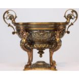 COUPE EN BRONZE XIXè DANS LE GOUT DE SEVIN (1821-1888) En Bronze doré richement [...]