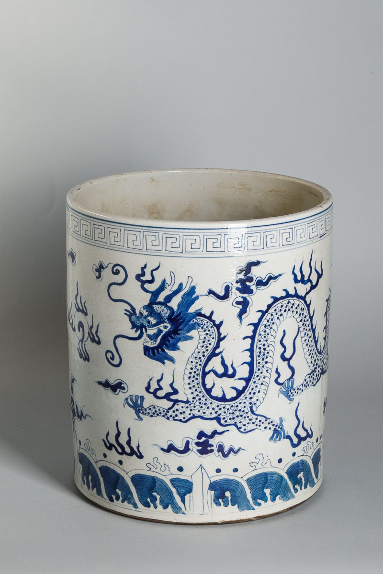 Large porte pinceau cylindrique en porcelaine blanche décoré en bleu cobalt sous [...] - Bild 4 aus 5