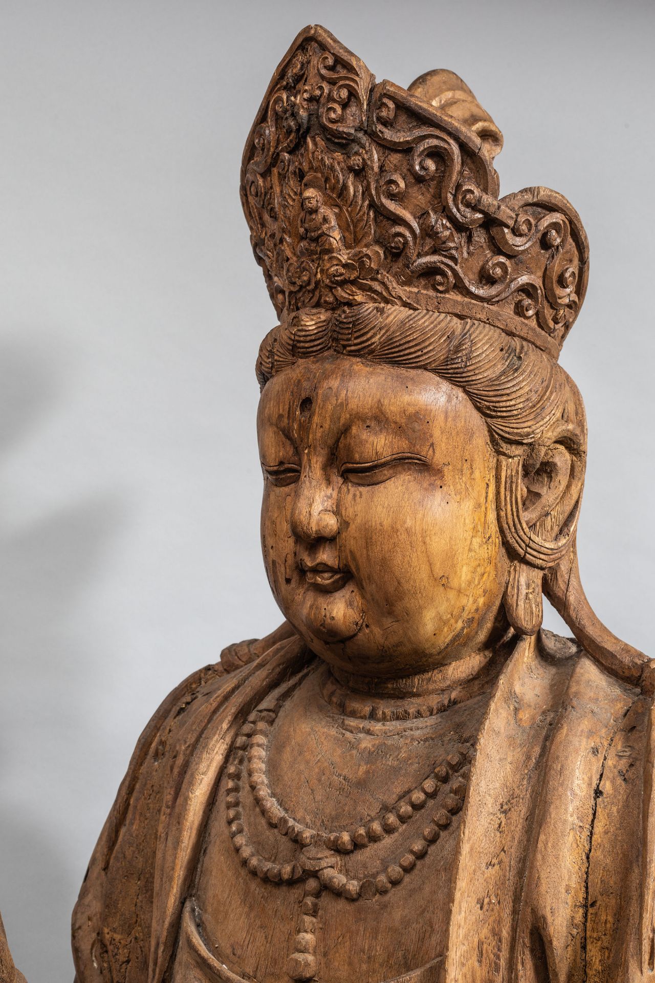 Le Boddhisattva Kwan Yin assis en méditation coiffé d'un diadème incorporant [...] - Bild 5 aus 5