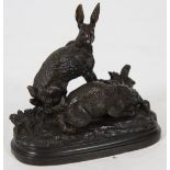 PETIT BRONZE "DEUX LIEVRES" DE JULES MOIGNEZ (1835-1894) Bronze à patine brune [...]