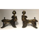 PAIRE DE CHENETS "A FIGURES FEMININES" REGENCE En bronze doré à motifs de têtes de [...]