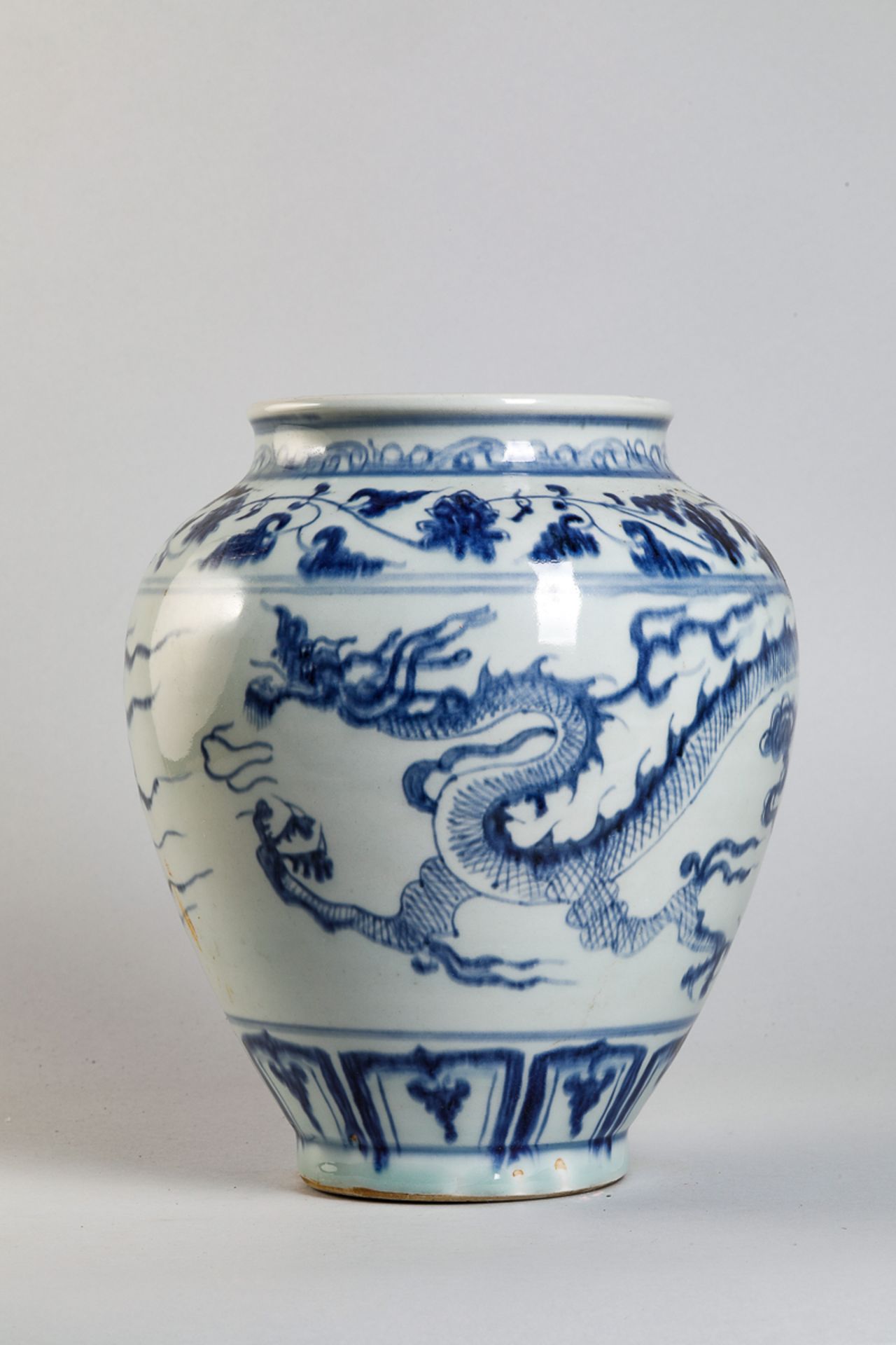 Pot en porcelaine blanche décoré en bleu cobalt sous couverte d'un dragon [...] - Bild 4 aus 5