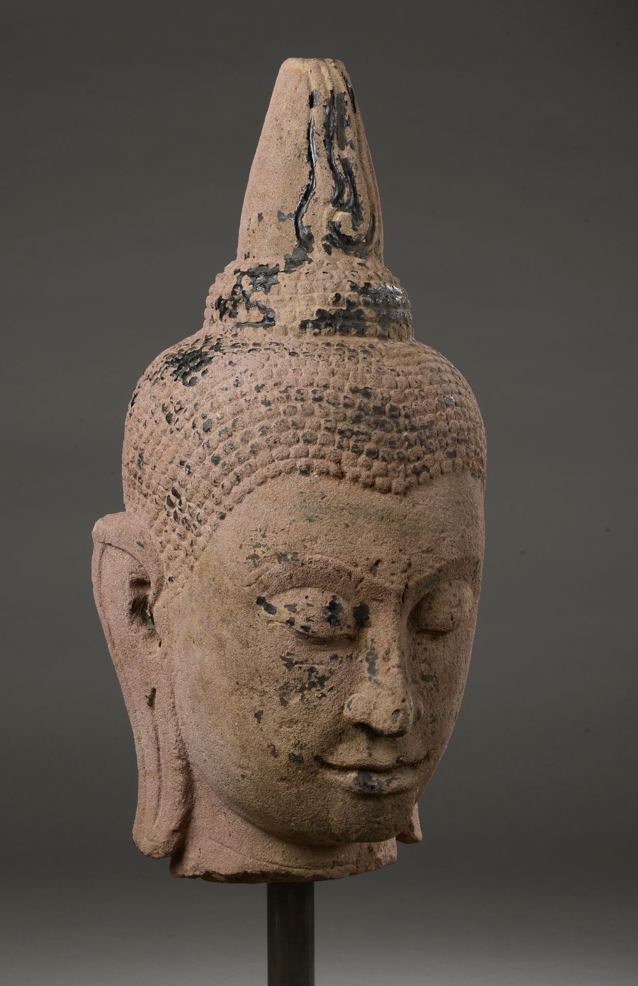 Rare tête de Buddha à la beauté juvénile et l'expression sereine les yeux mi clos [...] - Bild 3 aus 3