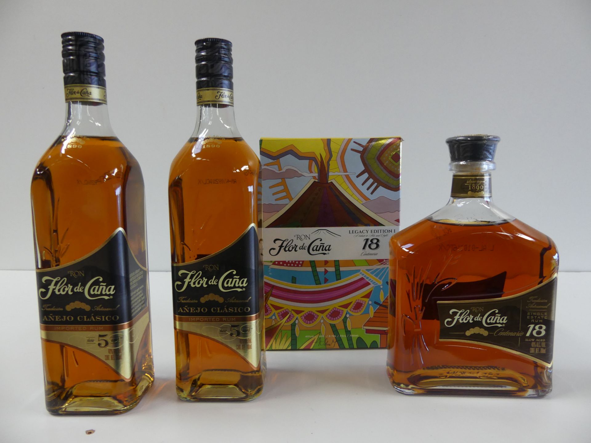 3 BTLES : 1 Coffret d'1 Rhum Flor de Cana 18 ans d'âge Rhum Artisanal Centenario du [...]