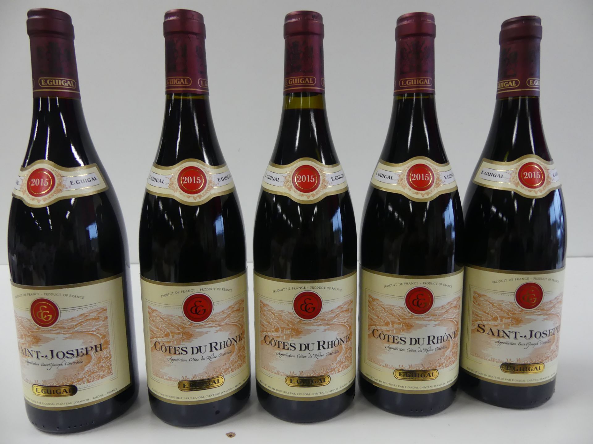 5 BTLES : 2 St Joseph Domaine E. Guigal 2015 ; 3 Côtes du Rhône Domaine E. Guigal [...]