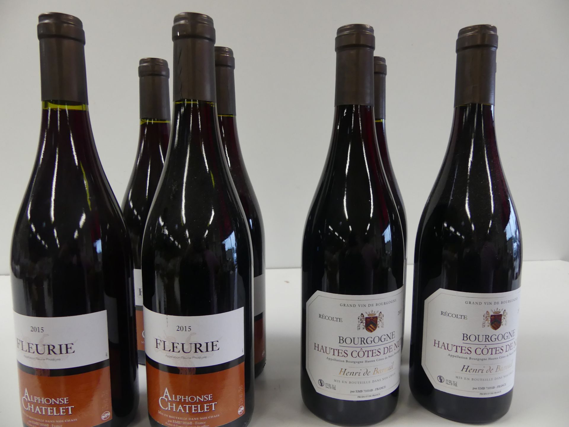 8 BTLES : 4 Bourgogne Hautes Côtes de Nuits Henri de Bareuil 2015 ; 4 Fleurie [...]