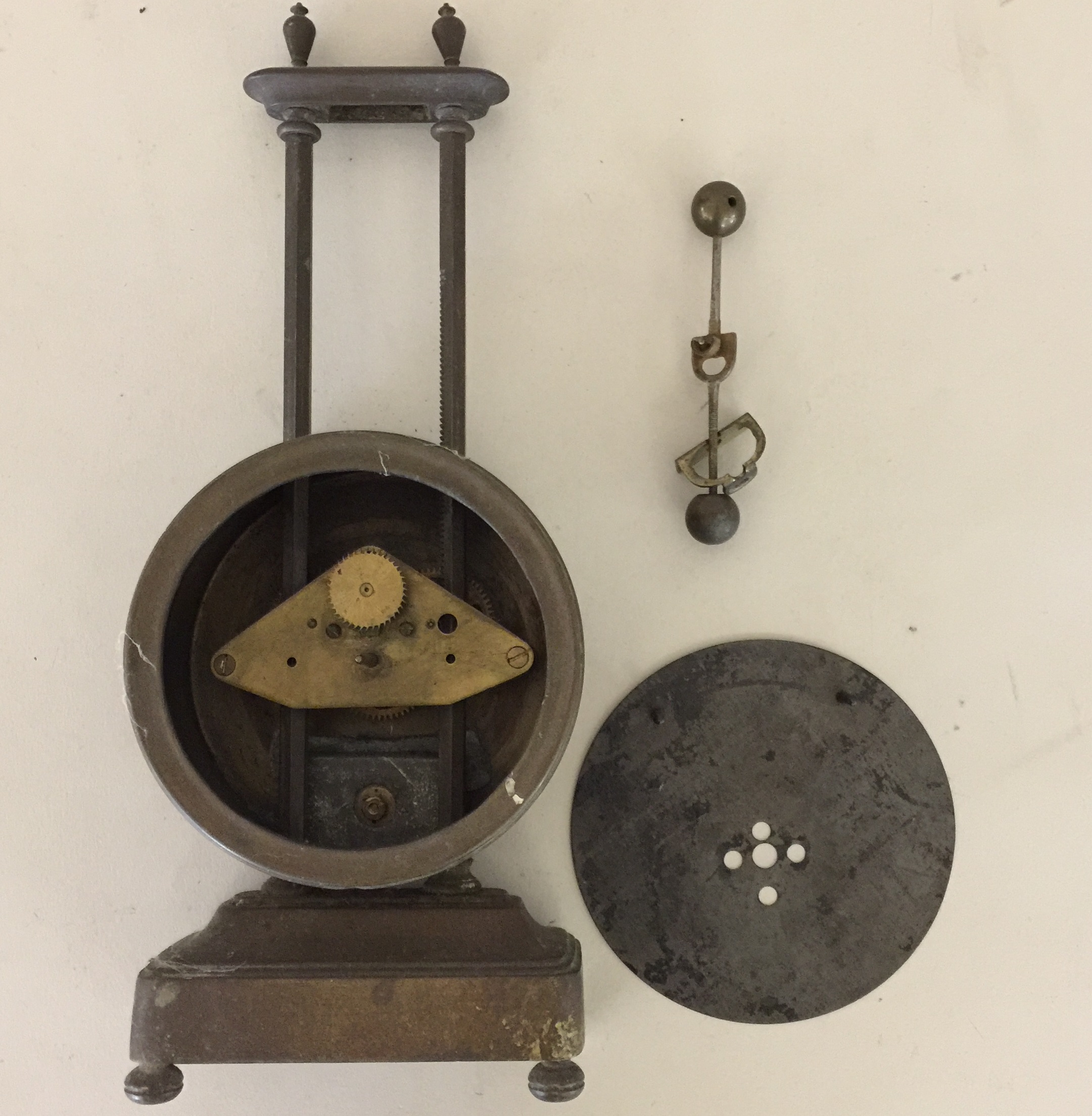 KEYLESS PART GRAVITY CLOCK. A keyless 30hr part gravity clock, without face. Two pendulum.