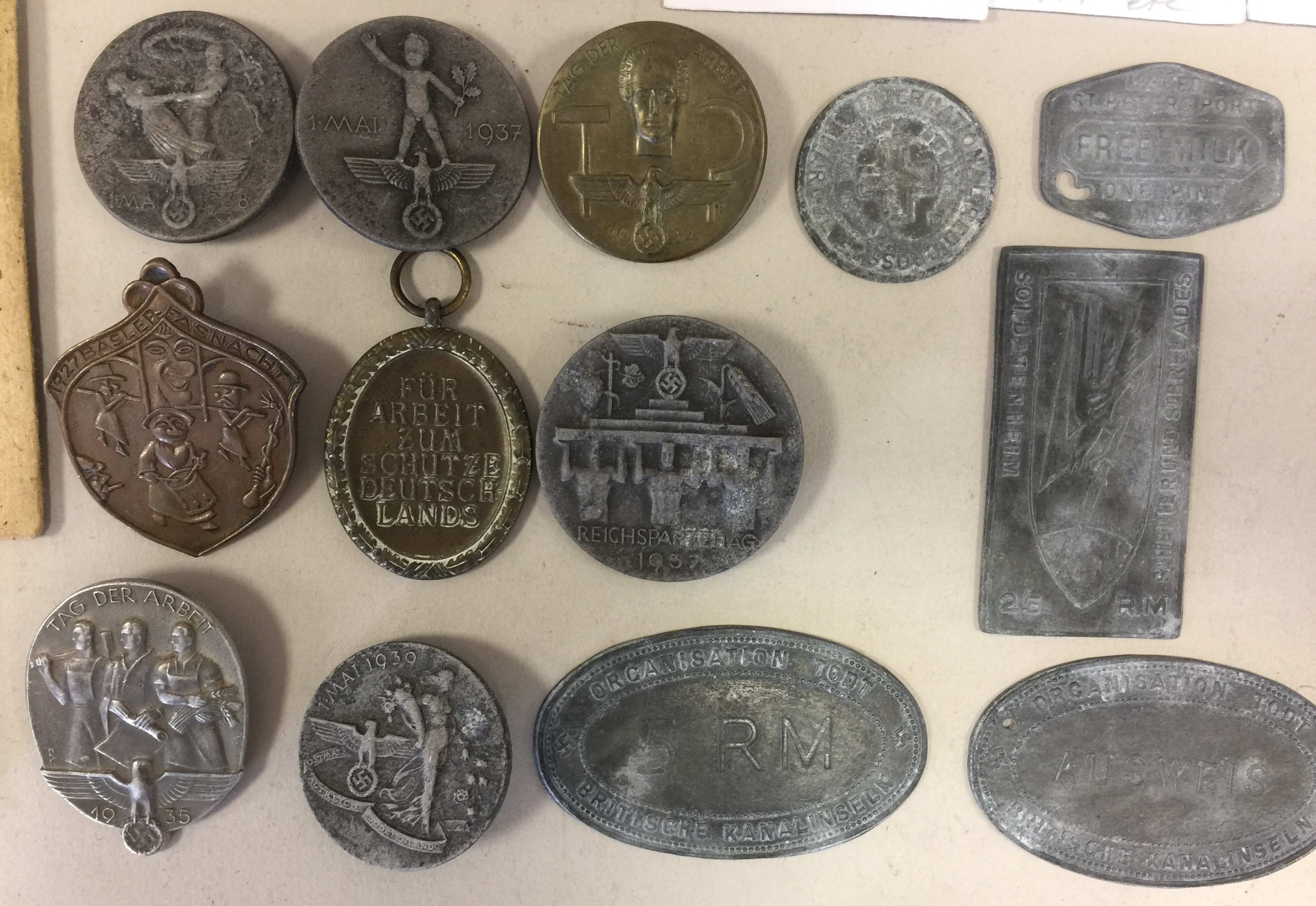 THIRD REICH TOKENS. - Image 2 of 3