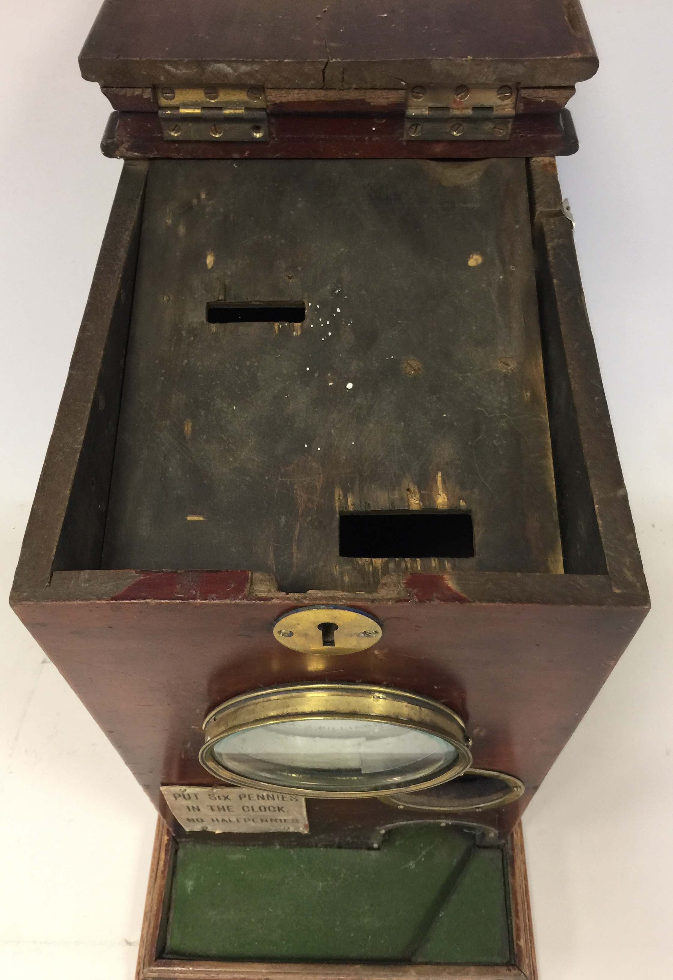 BILLIARD BALL DISPENSER. An original wooden and brass billiard cue ball dispenser. - Image 2 of 4