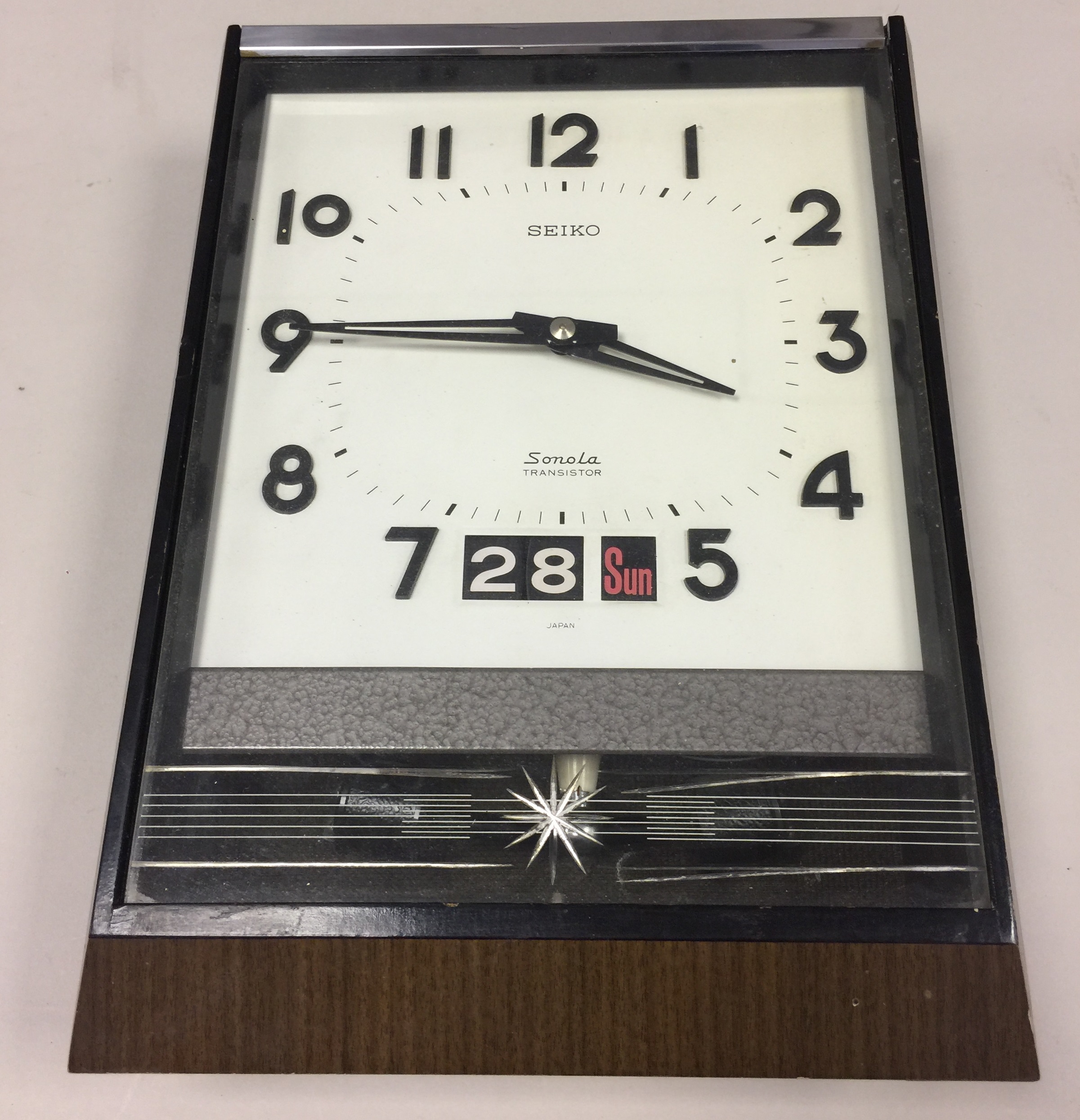 SEIKO SONOLA TRANSISTOR CLOCK. A Seiko Sonola transistor clock circa 1960s in original casing.