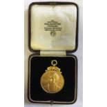 18CT GOLD SCOTS - 1927 ANGLO SCOTS WINNERS MEDAL. A boxed medal, given to J.