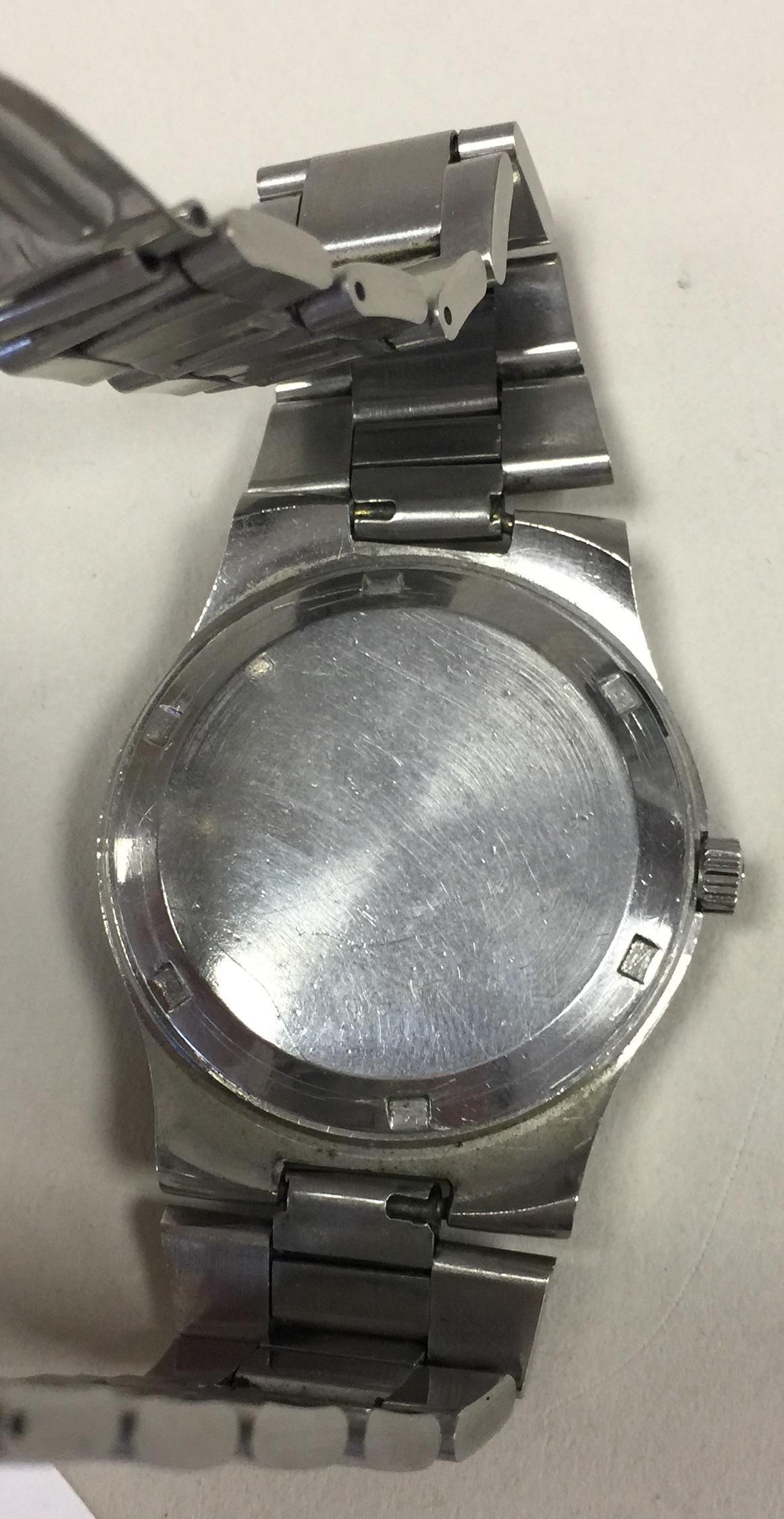 OMEGA GENEVE. A stainless steel Omega Geneve mens watch with date aperture circa 1970s. Unboxed. - Image 6 of 6