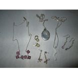 Bag of assorted silver costume jewellery 26 g