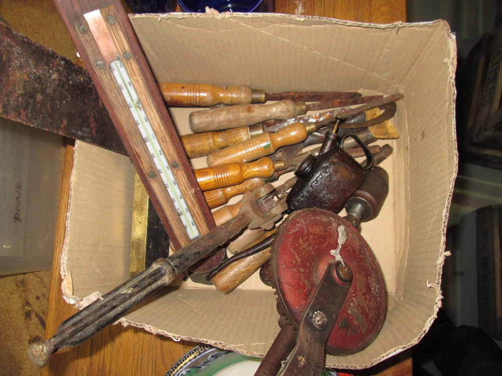 Assorted vintage woodworking tools : K advertising oil can, Millers Falls 120 B brace, chisels,
