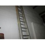 Aluminium extending ladder