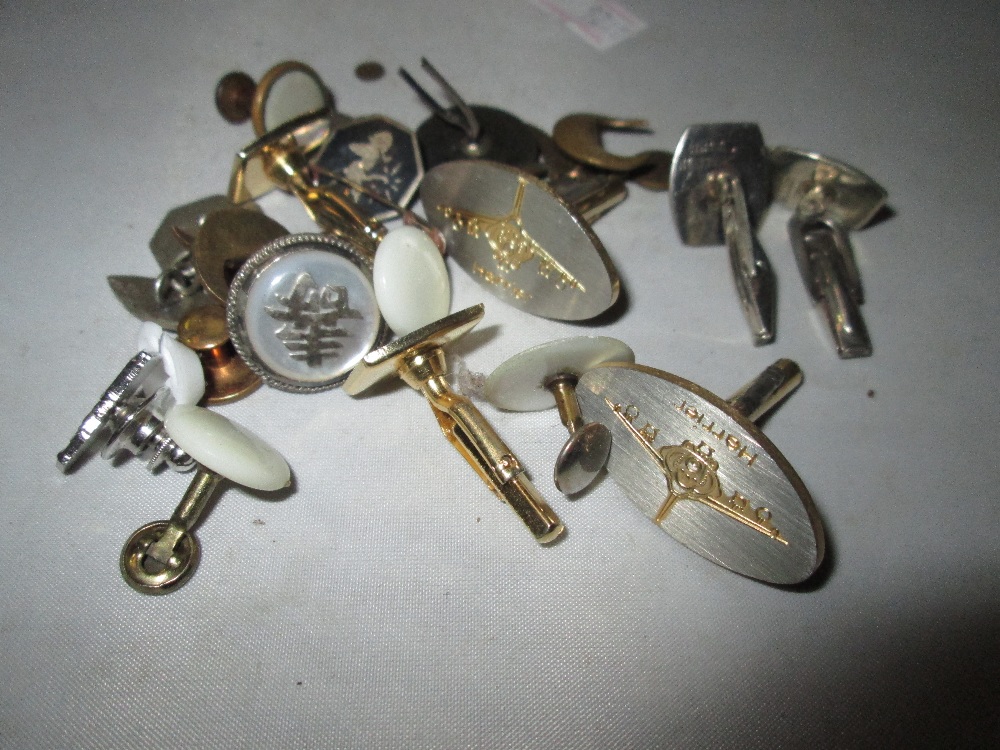 Assorted vintage cufflinks : silver, enamelled,