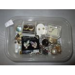 Tub of costume jewellery : earrings