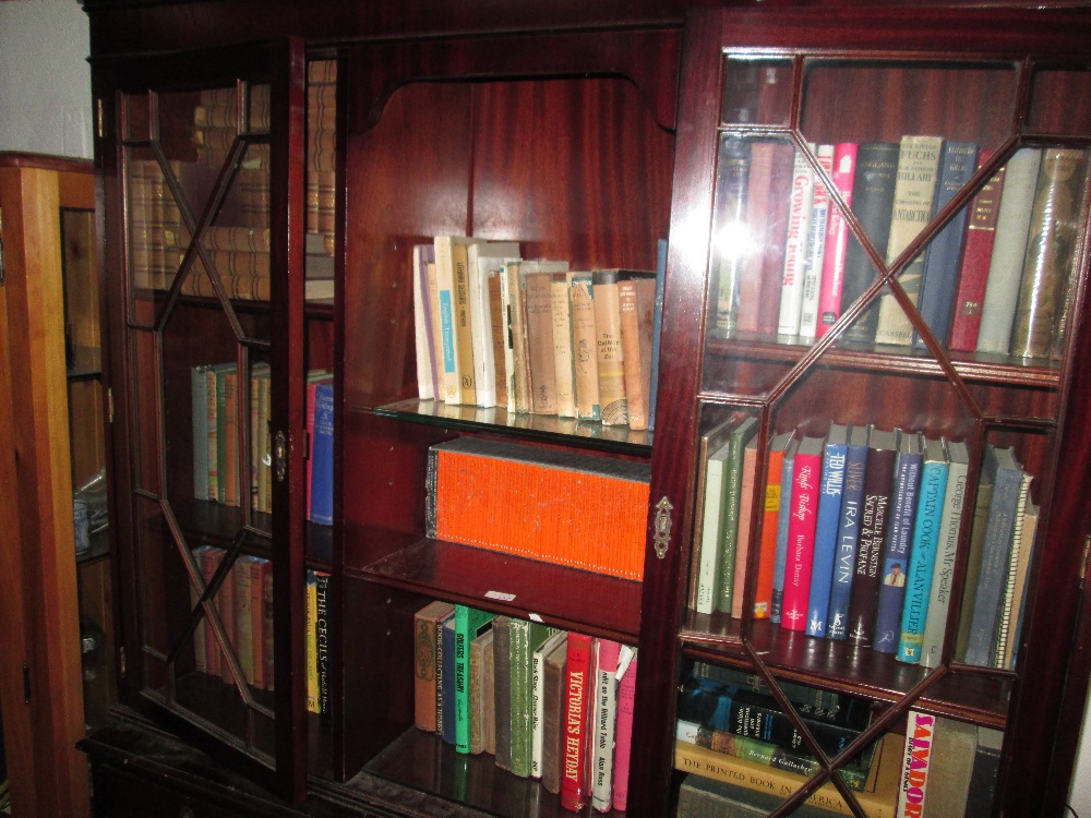 9 x shelves of books : Lloyds Natural History,