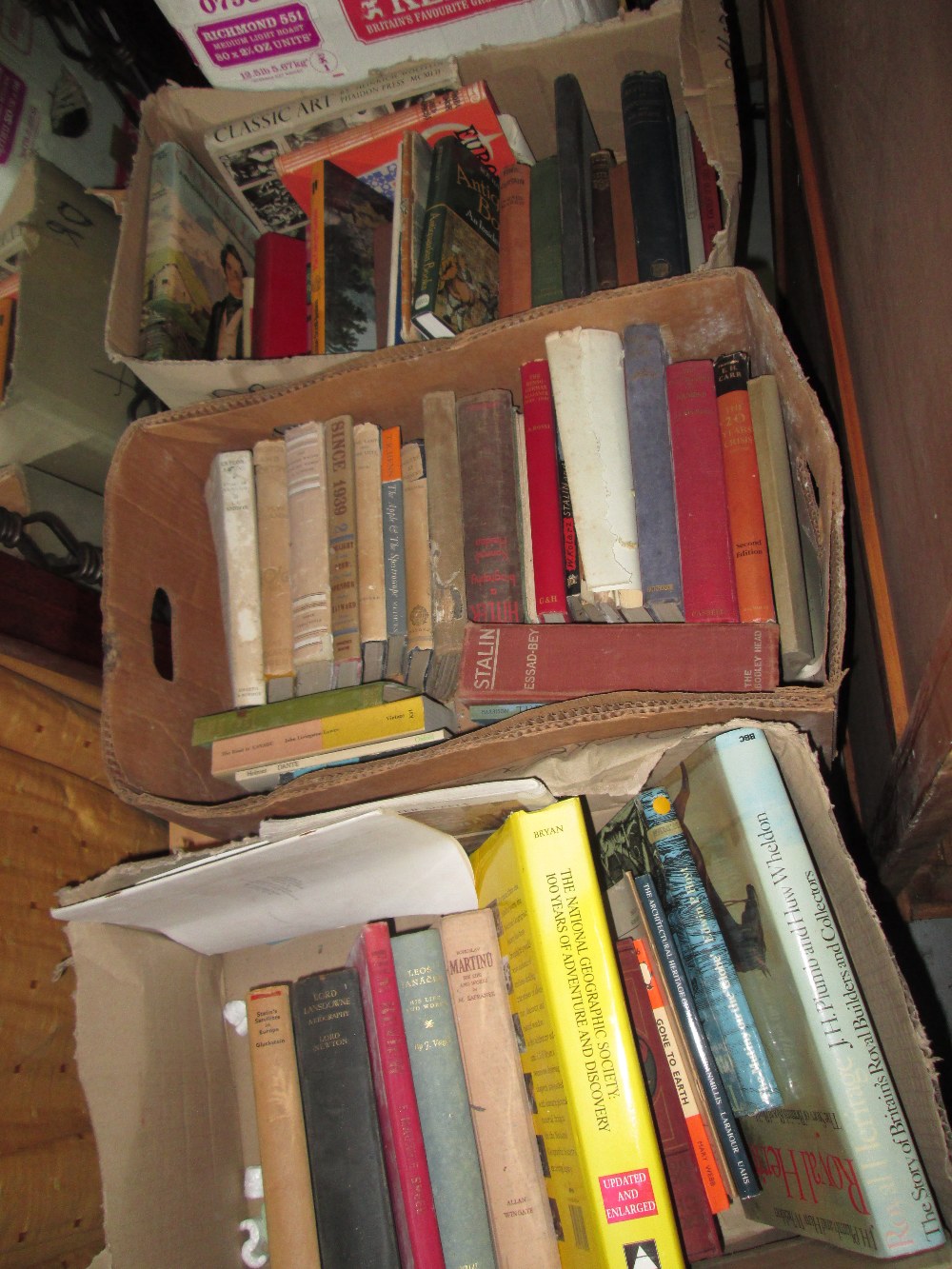 6 x boxes of books : Kelly's Handbook, Ward Locks England, Art books etc.