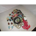 Bag of assorted costume jewellery : necklaces, bracelets etc.