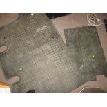 Land Rover Discovery rubber floor mats