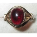 9 ct gold ring set with cabouchon garnet