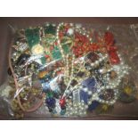 Bag of assorted costume jewellery