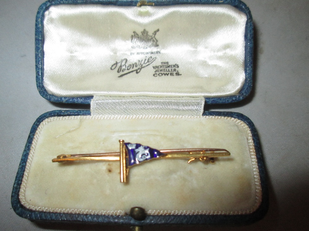 18 ct gold and enamelled nautical themed bar brooch 2.