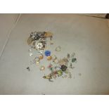 Bag of assorted costume jewellery : necklaces, rings, earrings etc.