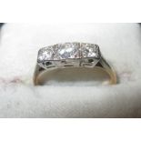 Good quality 18th ct gold ring set with three graduated diamonds 2.