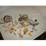 Bag of assorted costume jewellery : bangles necklaces etc.