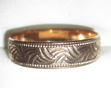 9 ct gold engraved wedding band size 56, 1.