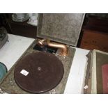Early 20th century wind up portable gramophone : The Wonder Tone
