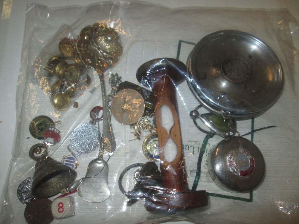 Assorted silver and other costume jewellery