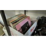 Box of assorted easy listening records & 78s