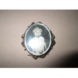 9 ct gold portrait brooch