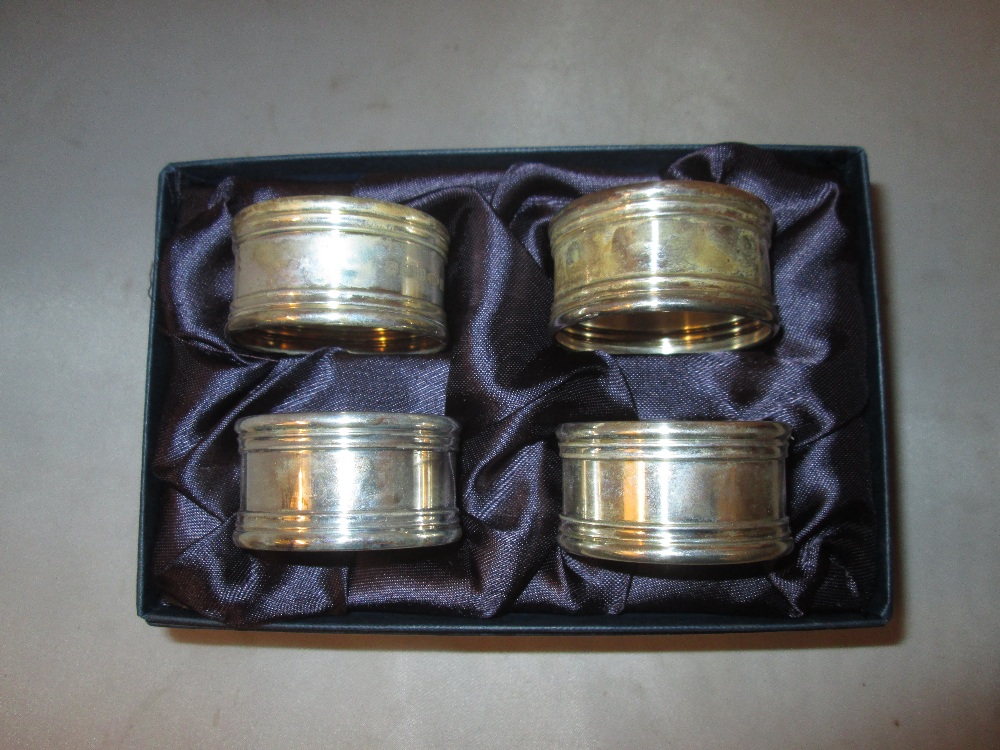 Set of four silver serviette rings in presentation box Birm 2001 Victoria Silverware 100 g