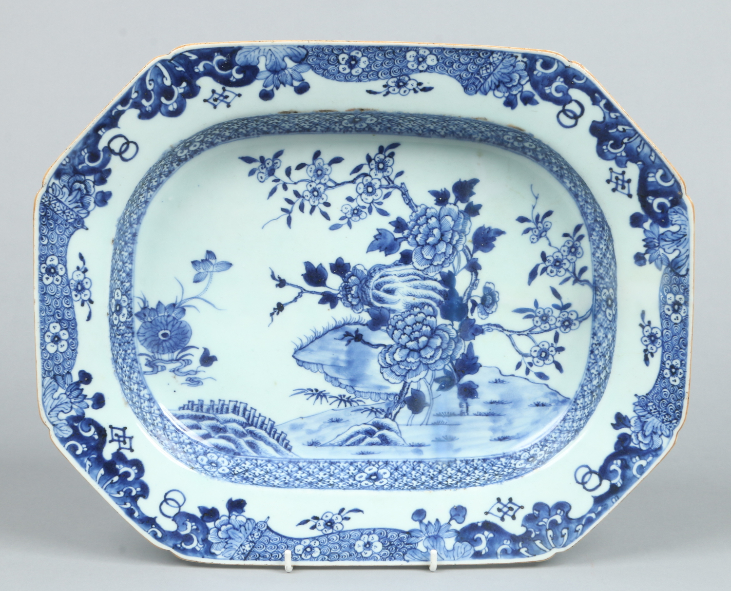 An 18th century Chinese export canted rectangular dish.